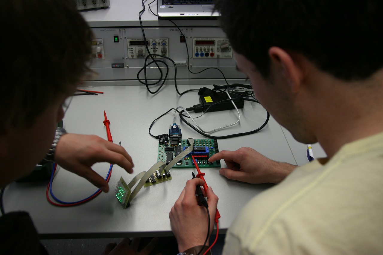 Mechatroniker(in) / Automatisierungstechniker(in) Mechatroniker(in) / Automatisierungstechniker(in)